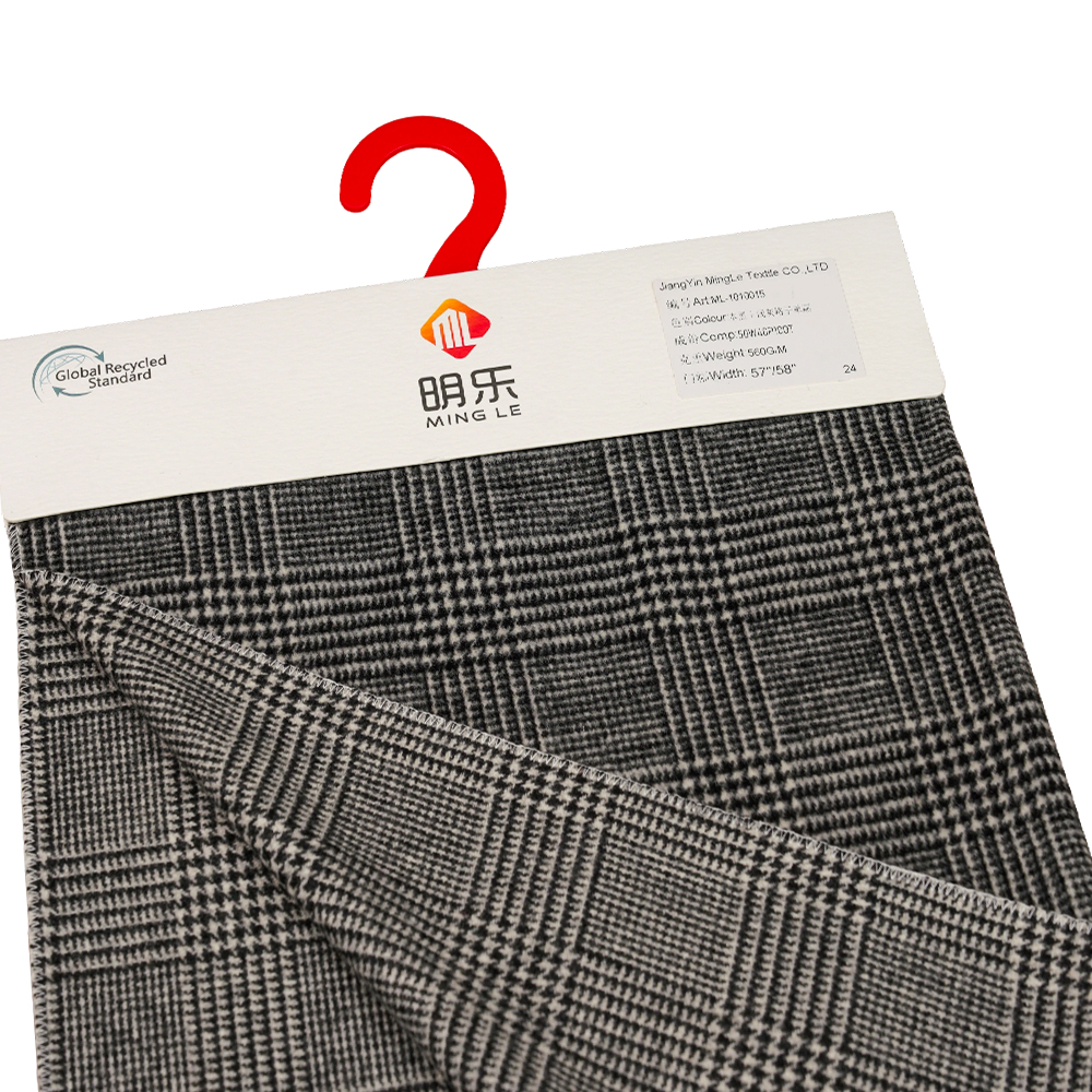 50% gyapjú, 40% poliészter, 10% egyéb szál, 560 G/M, fekete + világosszürke, kockás, egyoldali bevonó gyapjúszövet, ML-1010015