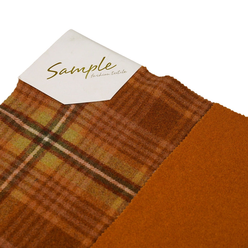 50% gyapjú, 40% poliészter, 10% egyéb szál, 860 G/M, barna és sárga kockás, bársonyos anyag, ML-062142104