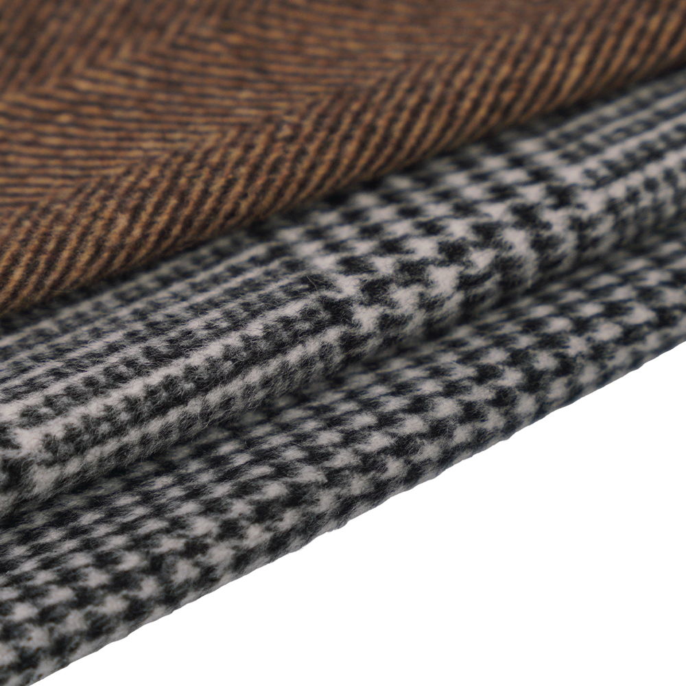 50% gyapjú, 40% poliészter, 10% egyéb szál, 560 G/M, fekete + világosszürke, kockás, egyoldali bevonó gyapjúszövet, ML-1010015