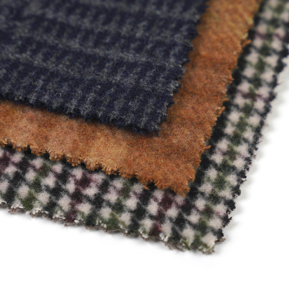 50% gyapjú, 40% poliészter, 10% egyéb szál, 860 G/M, barna és sárga kockás, bársonyos anyag, ML-062142104