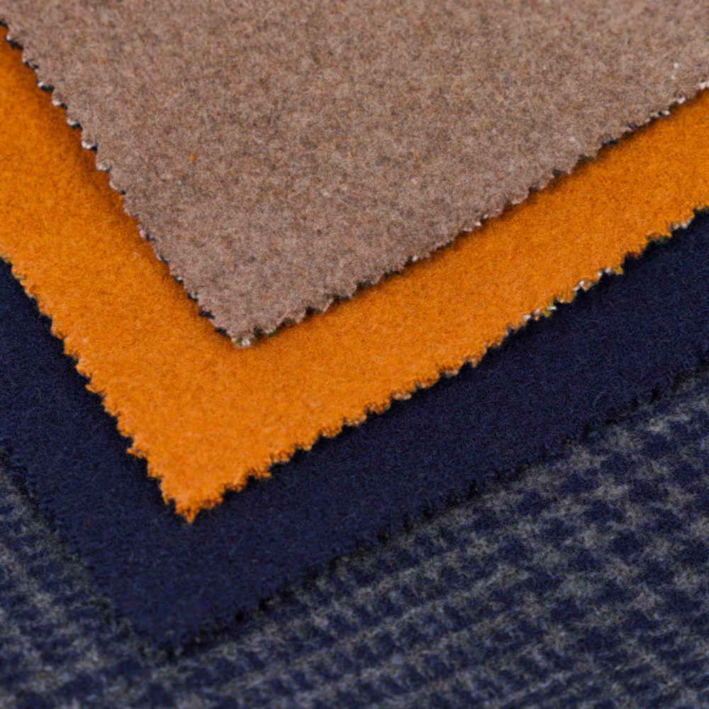 55% gyapjú, 45% egyéb, r 645G/M, sötétkék, kétoldalas bársonyszövet, ML-3010305-1