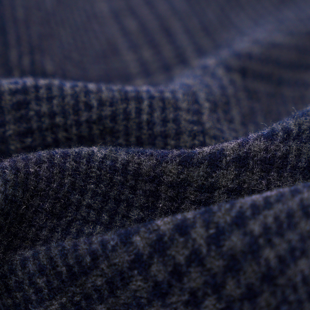 55% gyapjú, 45% egyéb, r 645G/M, sötétkék, kétoldalas bársonyszövet, ML-3010305-1