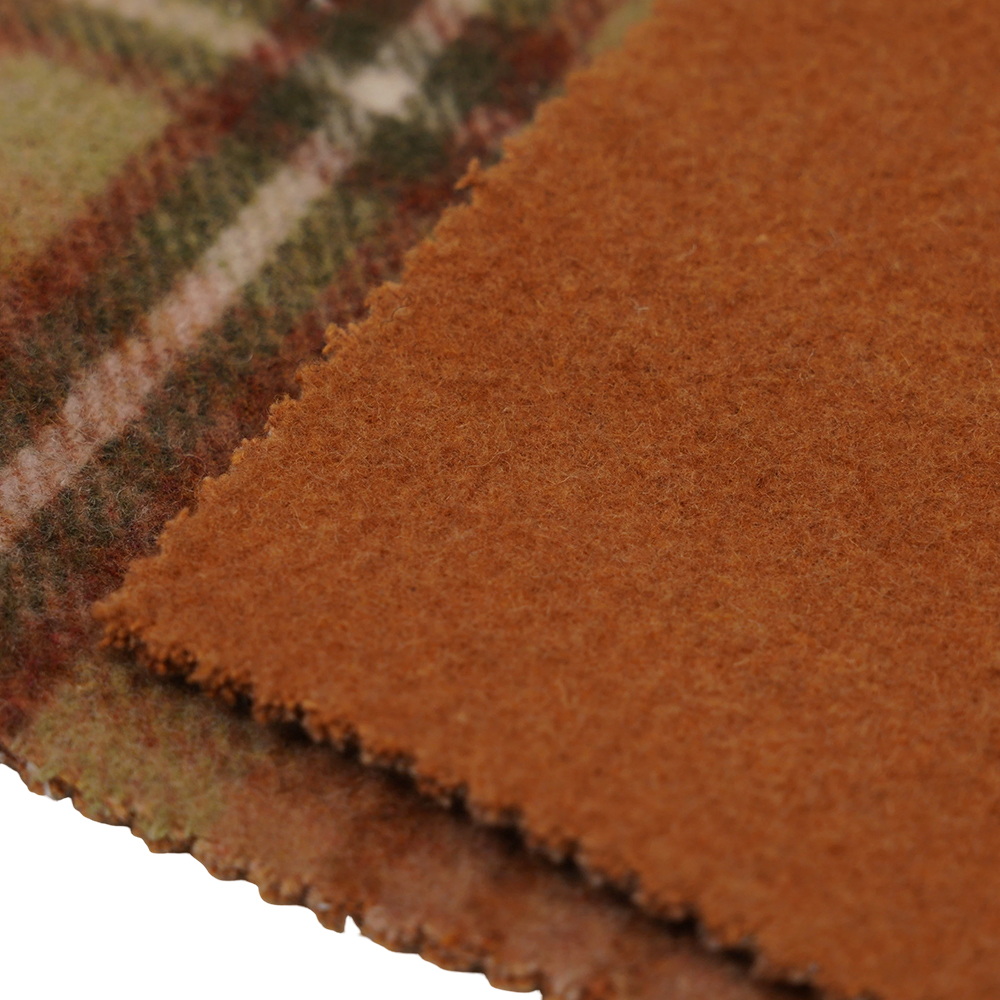 50% gyapjú, 40% poliészter, 10% egyéb szál, 860 G/M, barna és sárga kockás, bársonyos anyag, ML-062142104