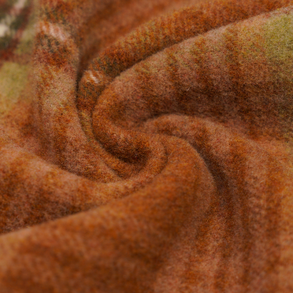 50% gyapjú, 40% poliészter, 10% egyéb szál, 860 G/M, barna és sárga kockás, bársonyos anyag, ML-062142104